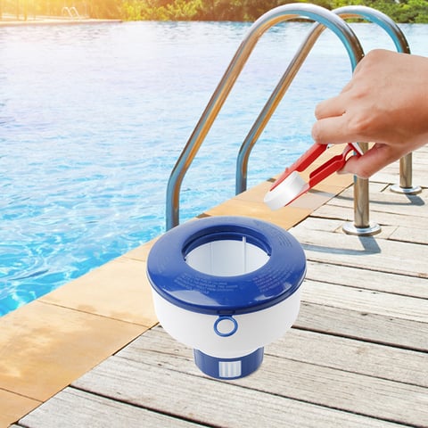 Swimming pool chlorine tablet dispenser for spa and bathtub